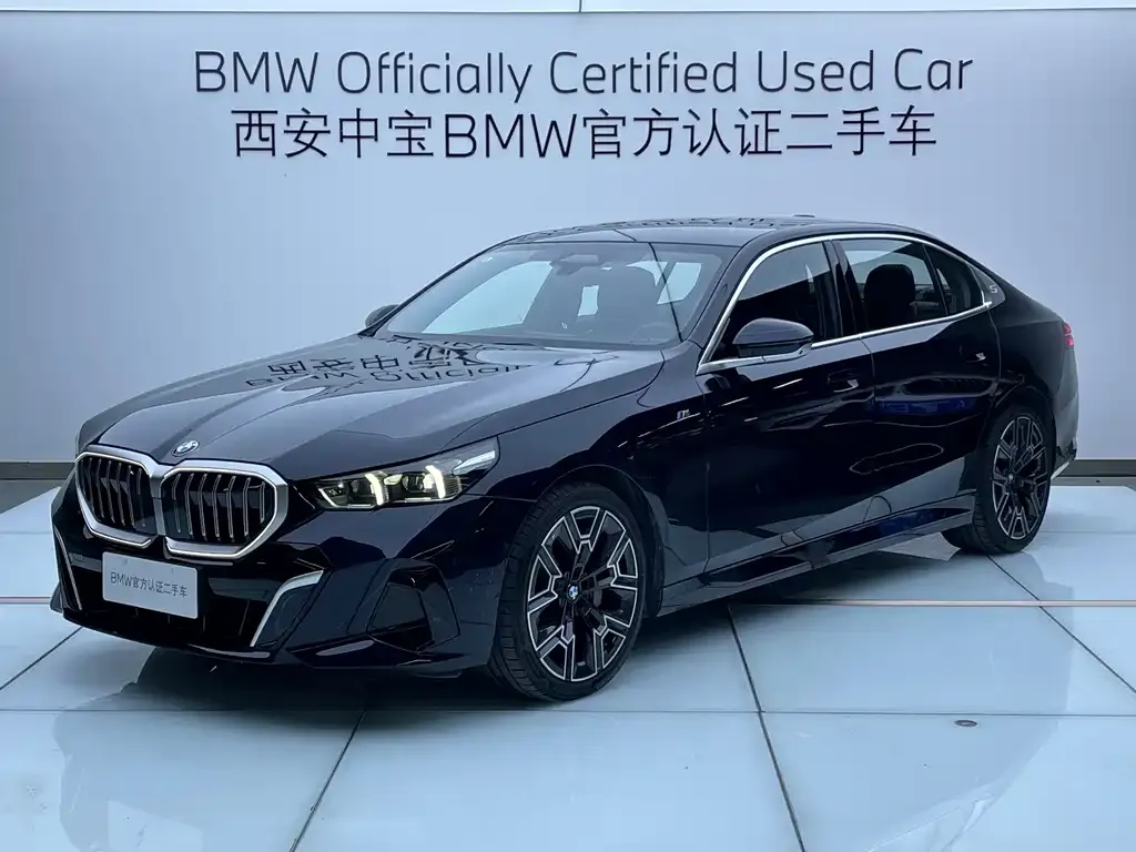 BMW 5 Series — фото 1