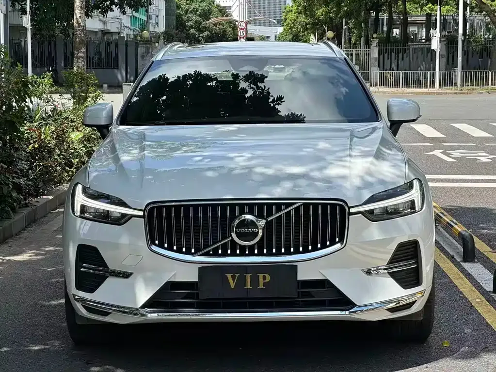 Volvo XC60 — фото 10