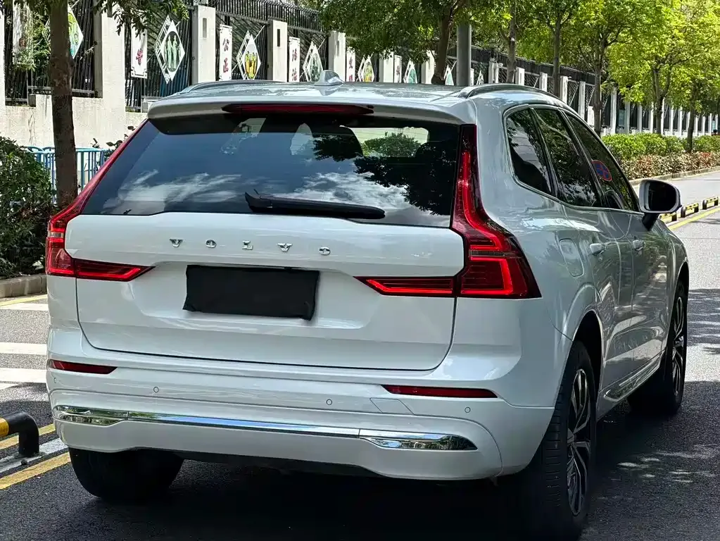 Volvo XC60 — фото 9