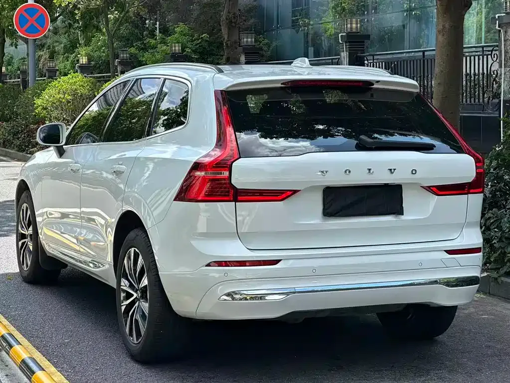 Volvo XC60 — фото 8