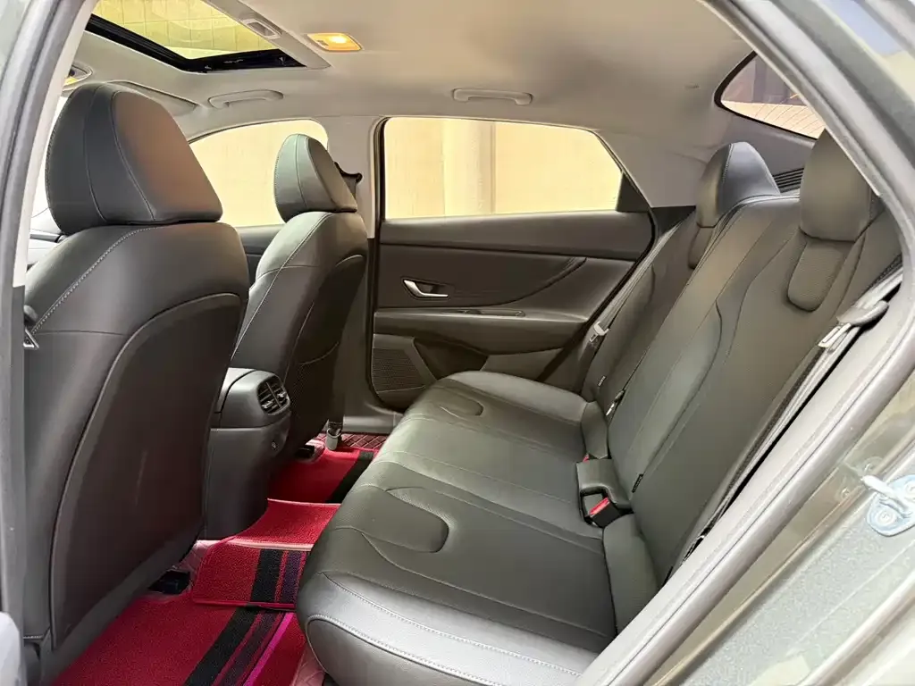Hyundai Elantra — фото 4