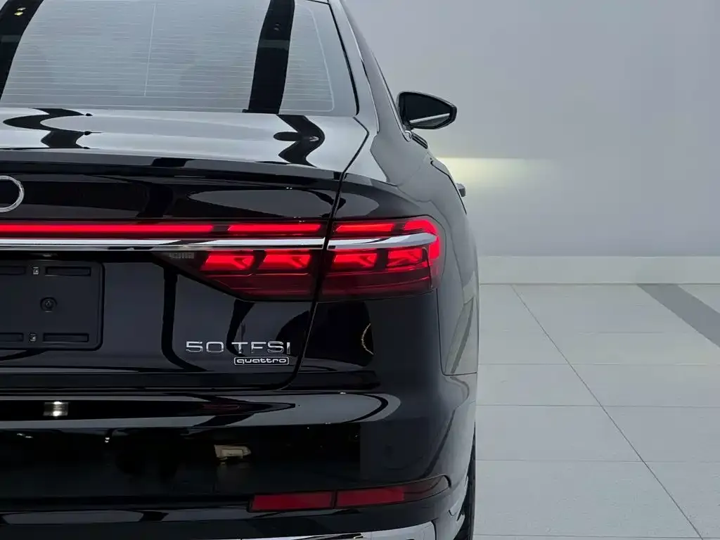 Audi A8 — фото 6