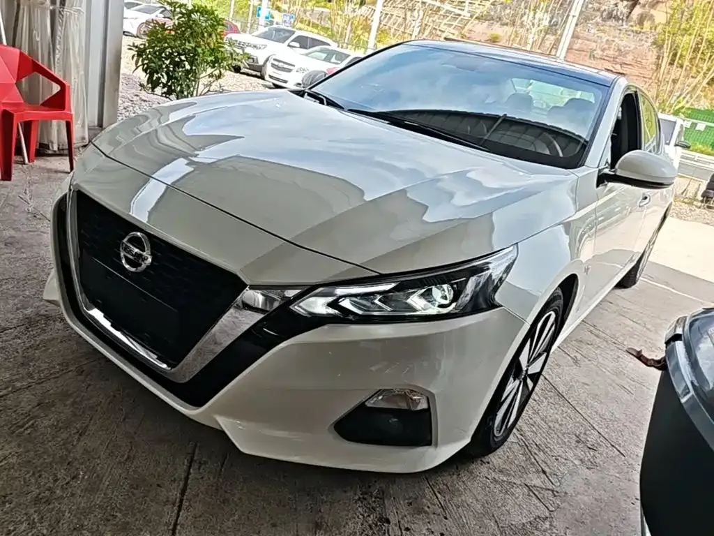 Nissan Teana — фото 1