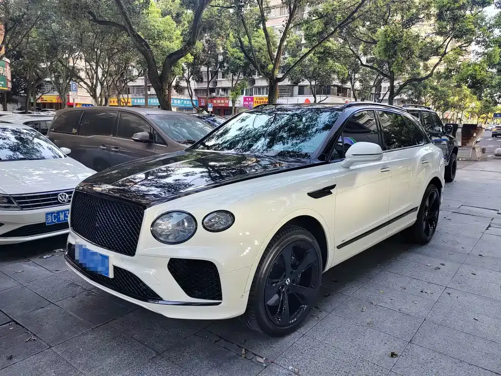 Bentley Bentayga — фото 1