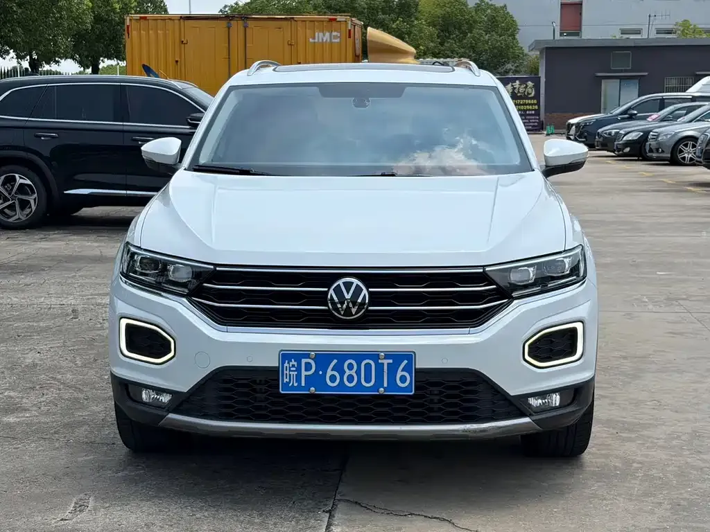 Volkswagen T-Roc — фото 1