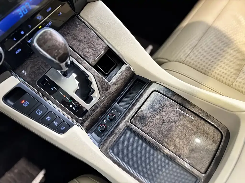 Toyota Vellfire — фото 10