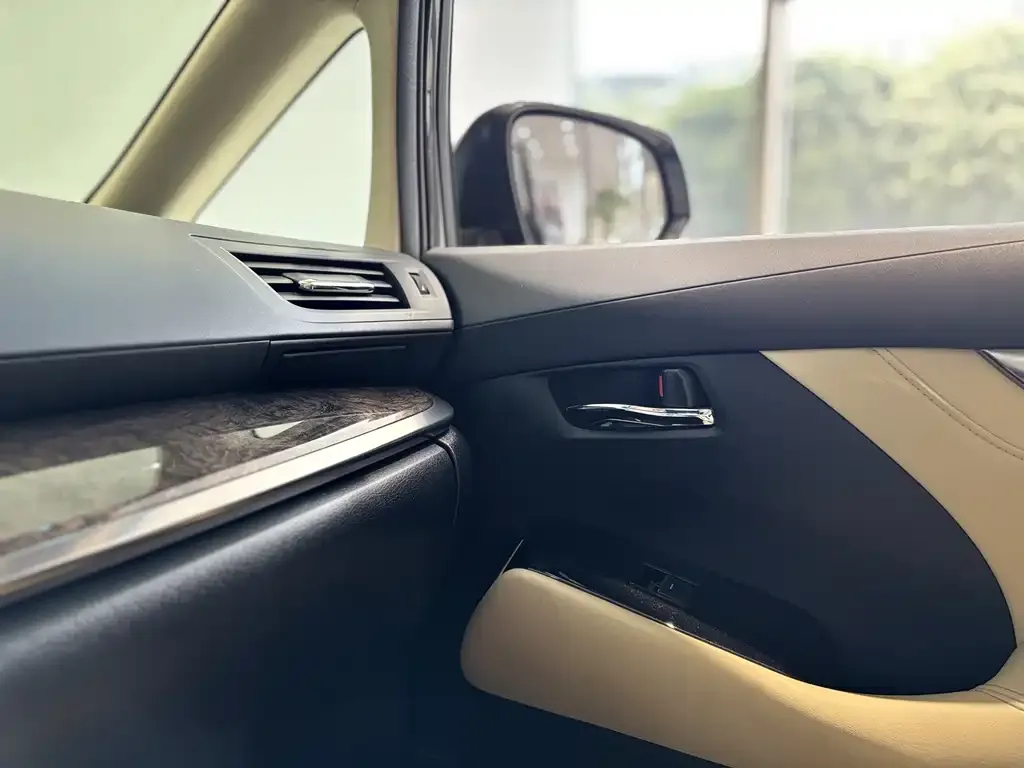 Toyota Vellfire — фото 4