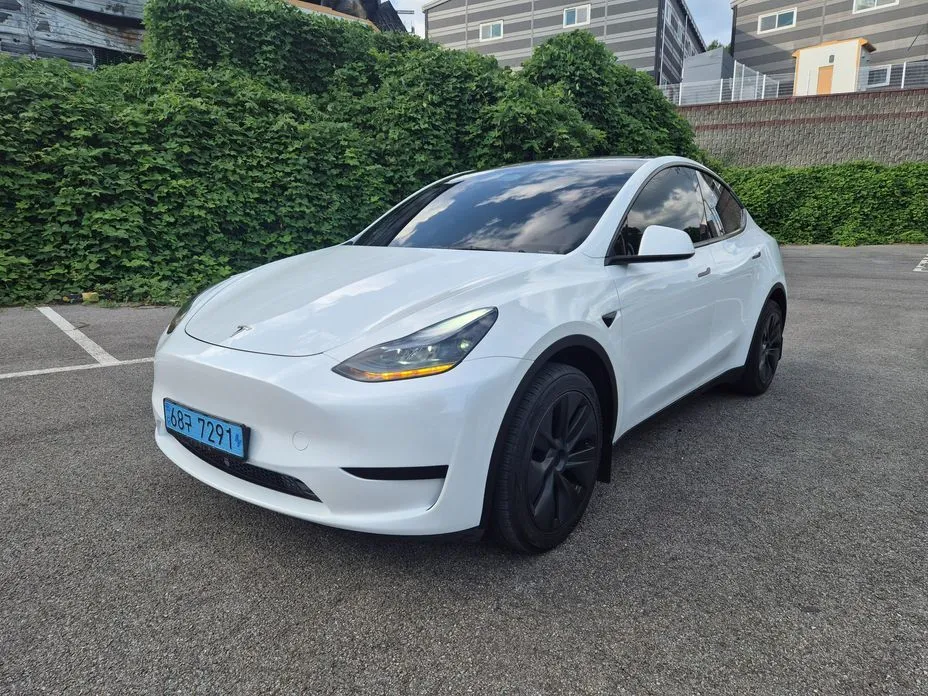Tesla Model Y — фото 1