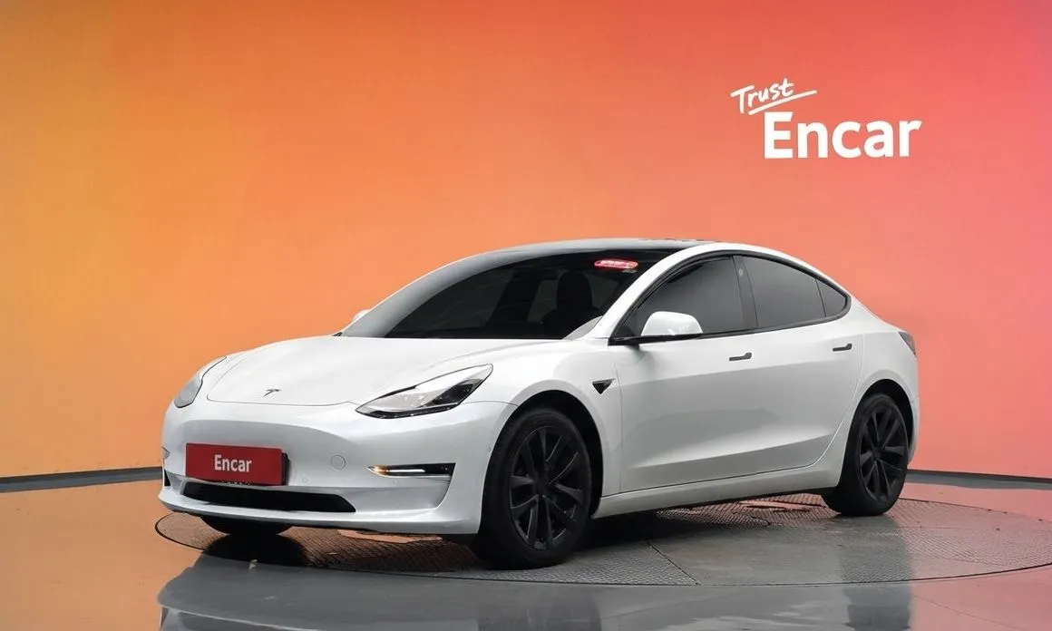 Tesla Model 3 — фото 1