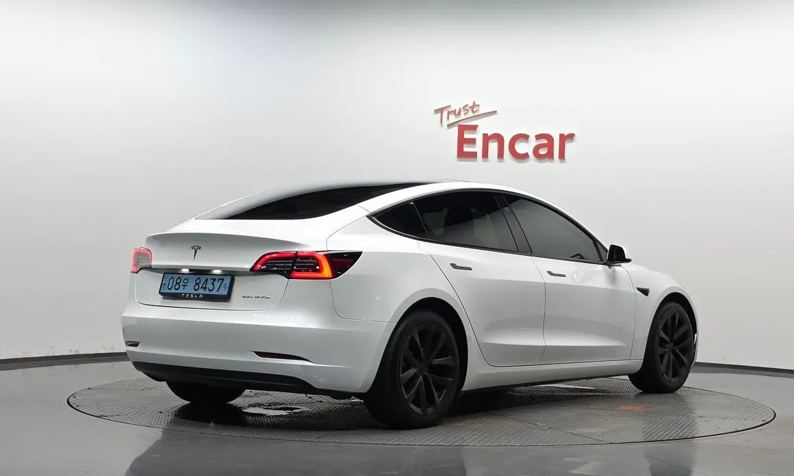 Tesla Model 3 — фото 10