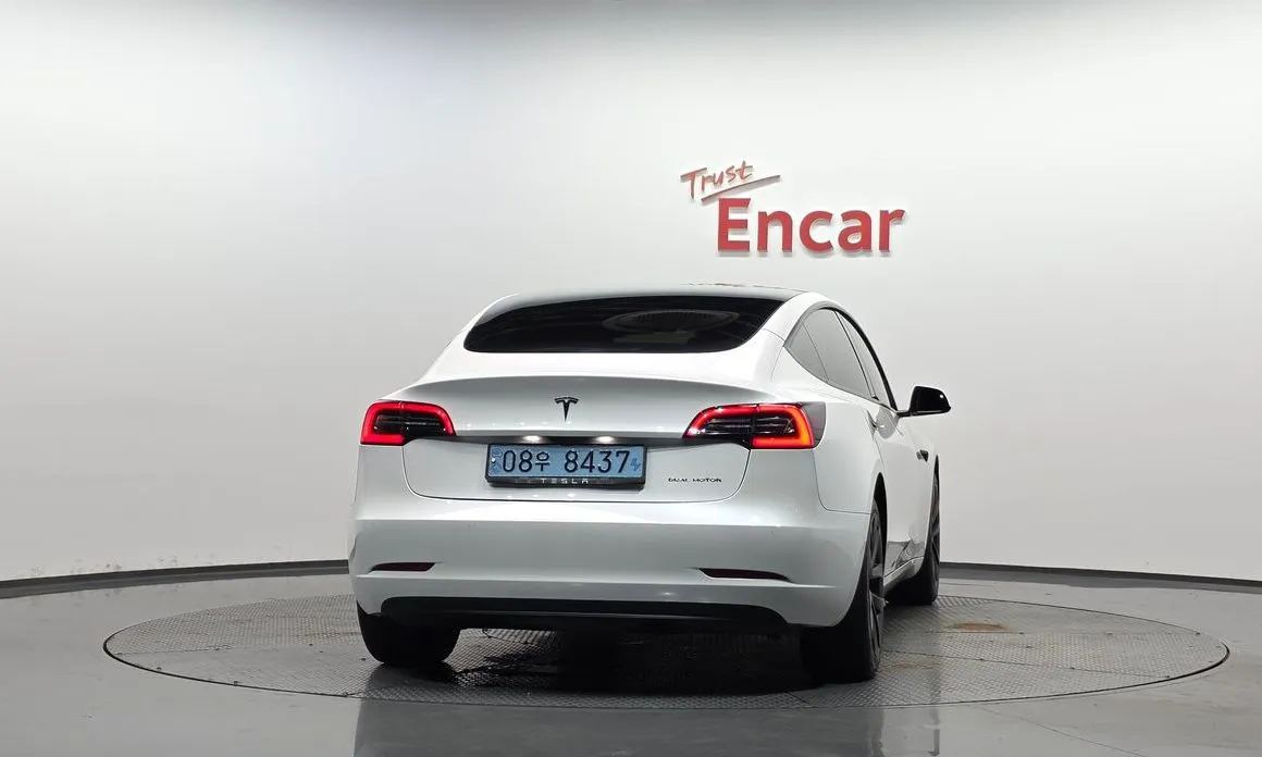 Tesla Model 3 — фото 3