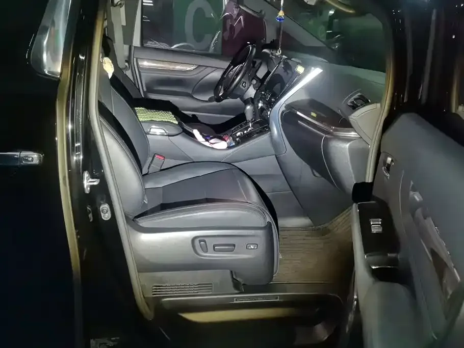 Toyota Vellfire — фото 3