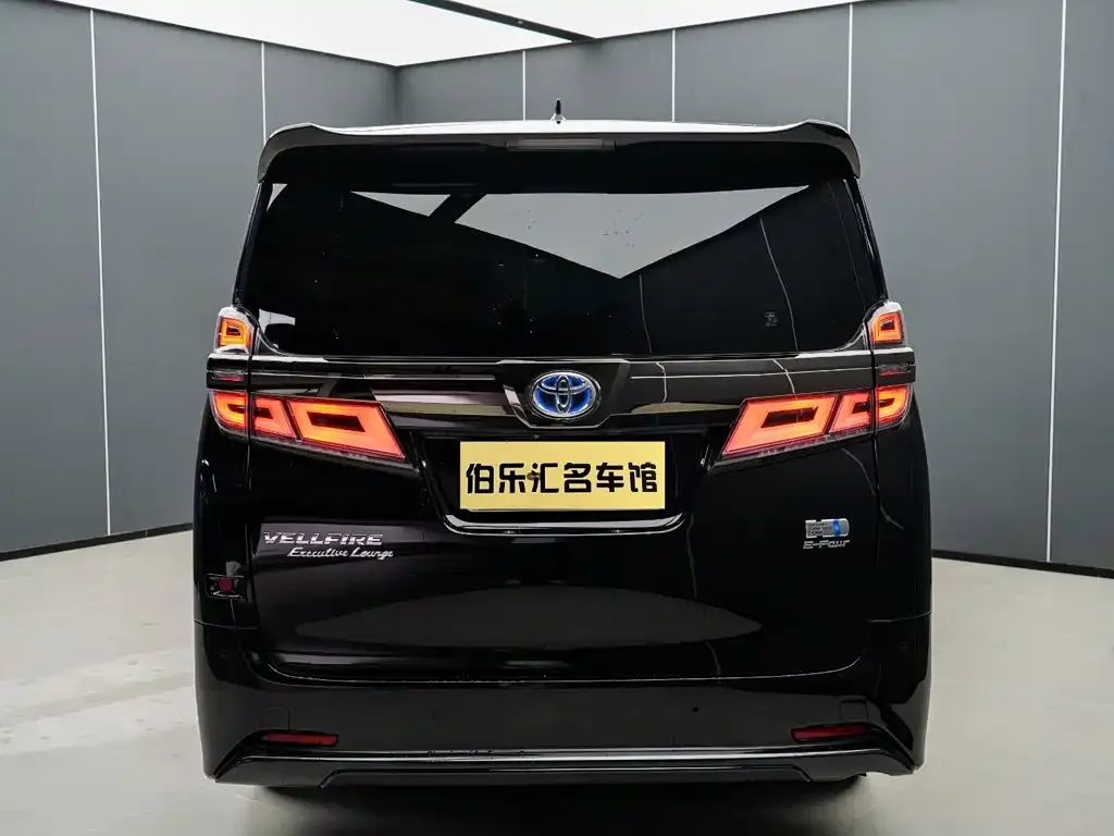 Toyota Vellfire — фото 3