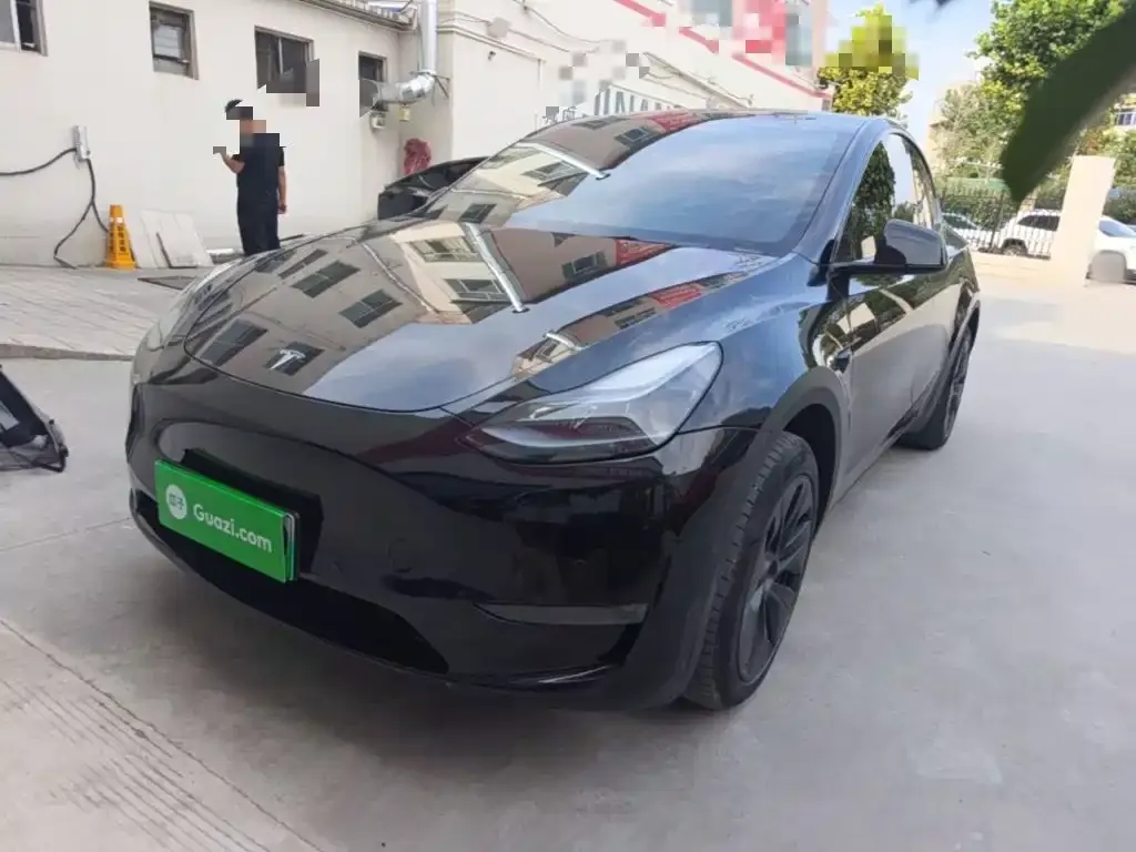 Tesla Model Y — фото 1