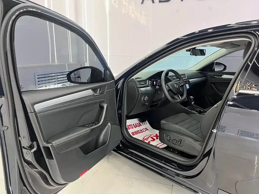 Skoda Superb — фото 8