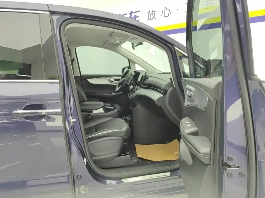 Roewe iMAX8 — фото 3