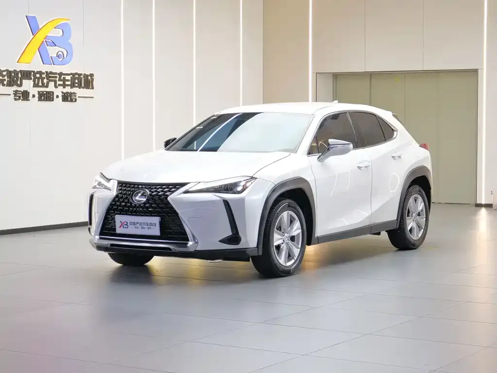 Lexus UX — фото 1