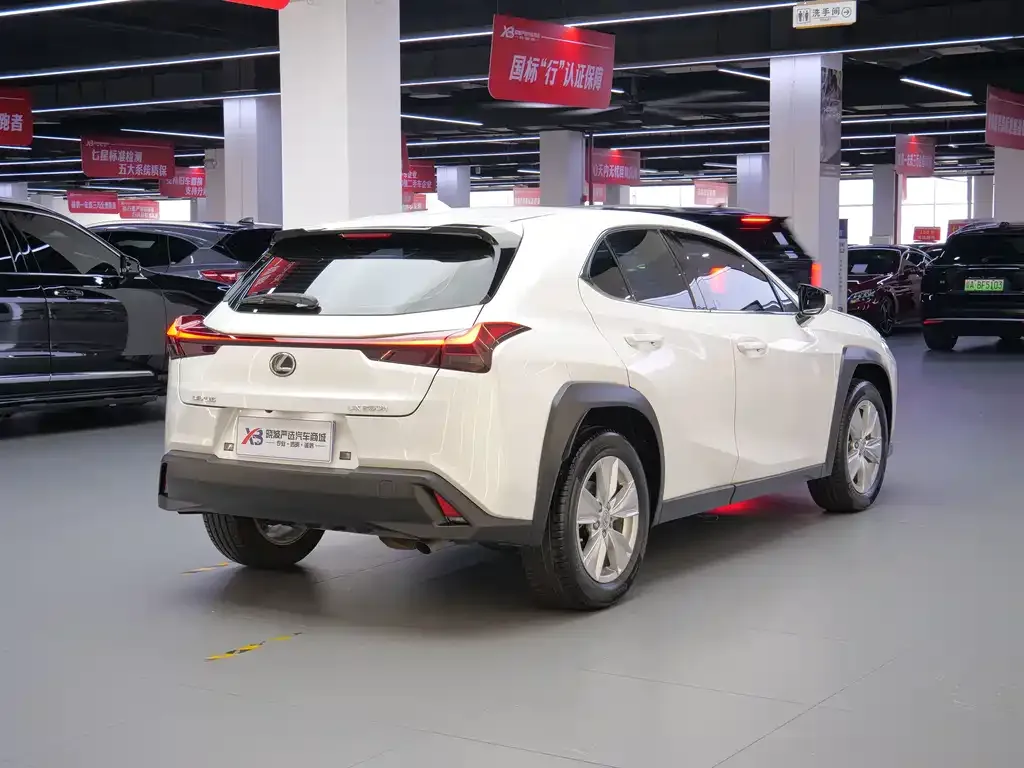 Lexus UX — фото 5