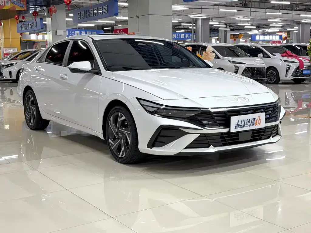 Hyundai Elantra — фото 1