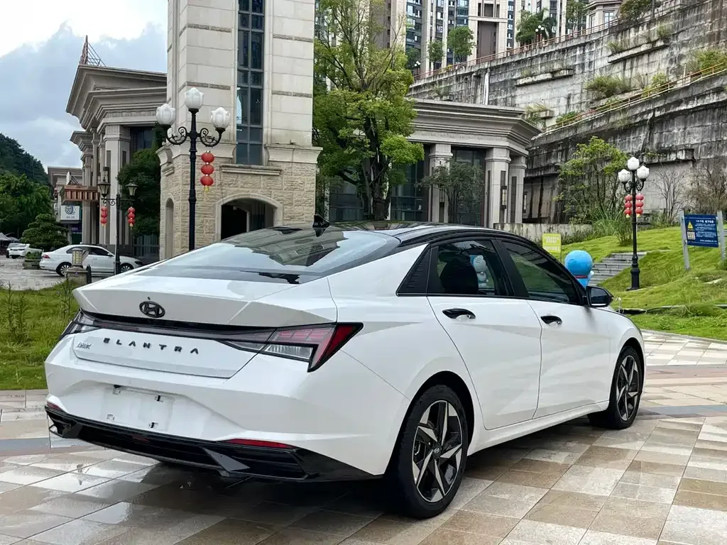 Hyundai Elantra — фото 3
