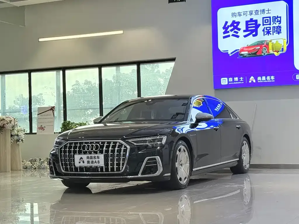 Audi A8 — фото 1