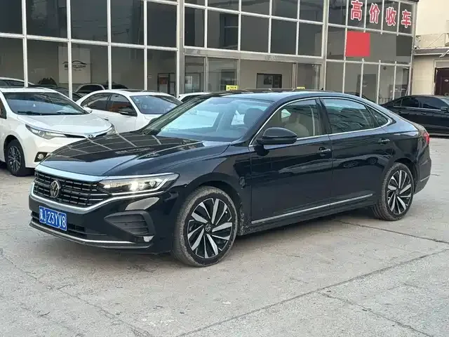 Volkswagen Passat — фото 1
