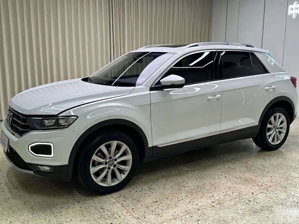 Volkswagen T-Roc — фото 1