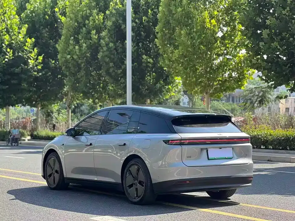 Li Auto i6 — фото 9