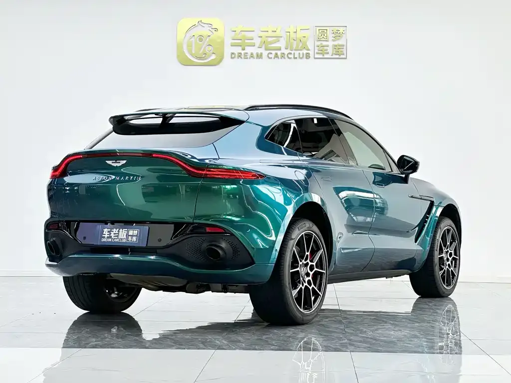 Aston Martin DBX — фото 10