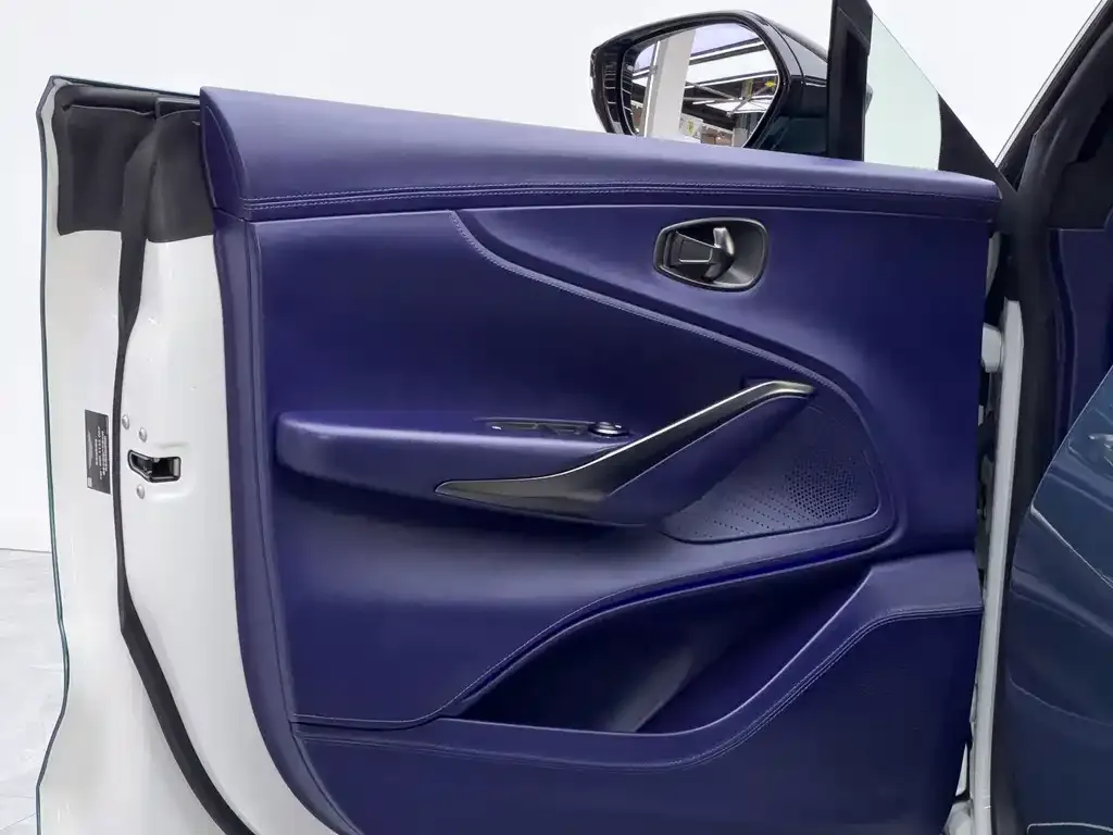 Aston Martin DBX — фото 9