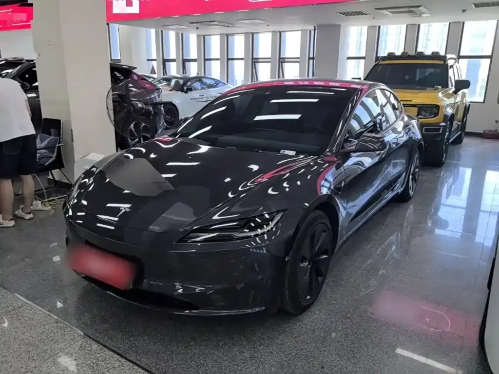 Tesla Model 3 — фото 1