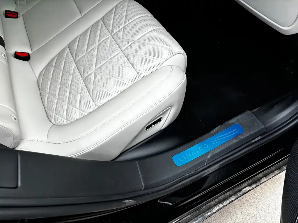 Lynk & Co 10 — фото 5