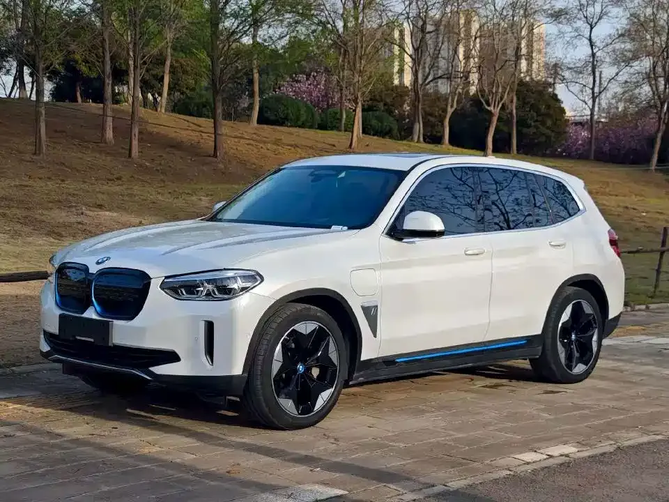 BMW iX3 — фото 2