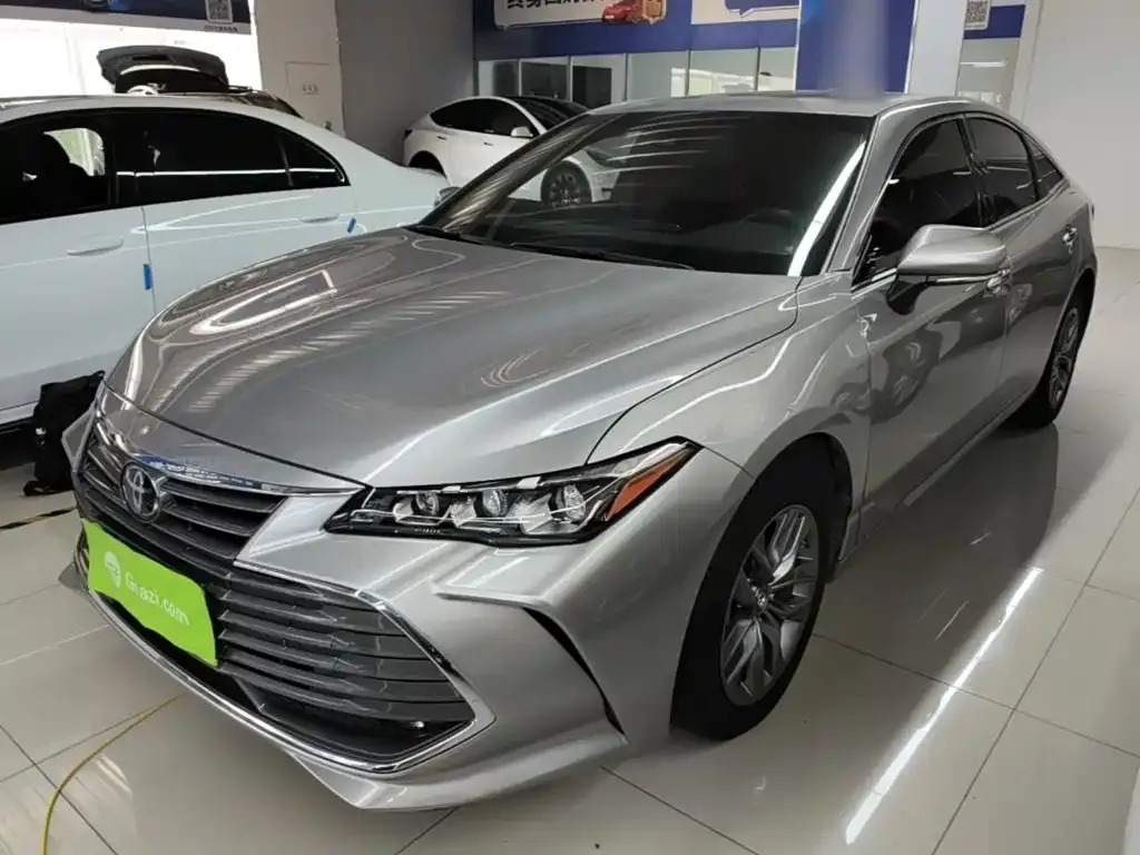 Toyota Avalon — фото 1