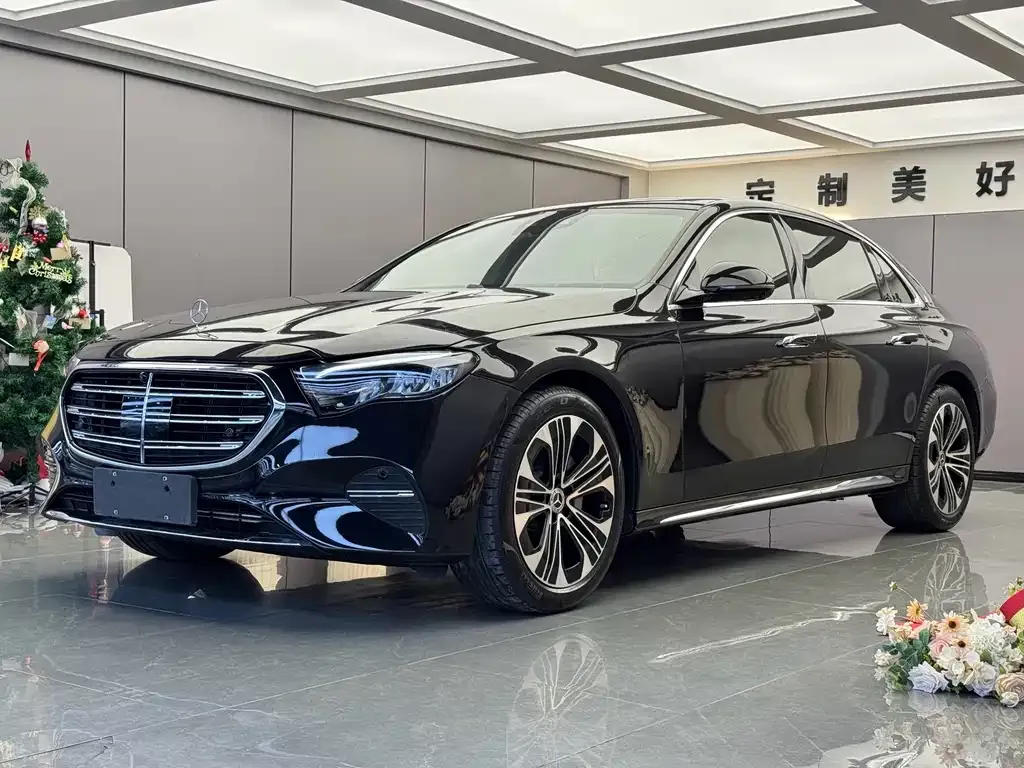 Mercedes-Benz E-Class — фото 1