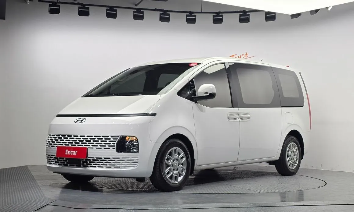 Hyundai Staria — фото 1
