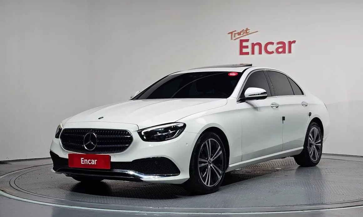 Mercedes-Benz E-Class — фото 1