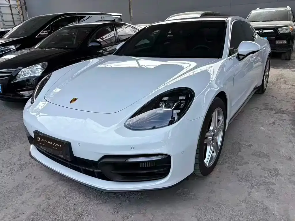 Porsche Panamera — фото 1