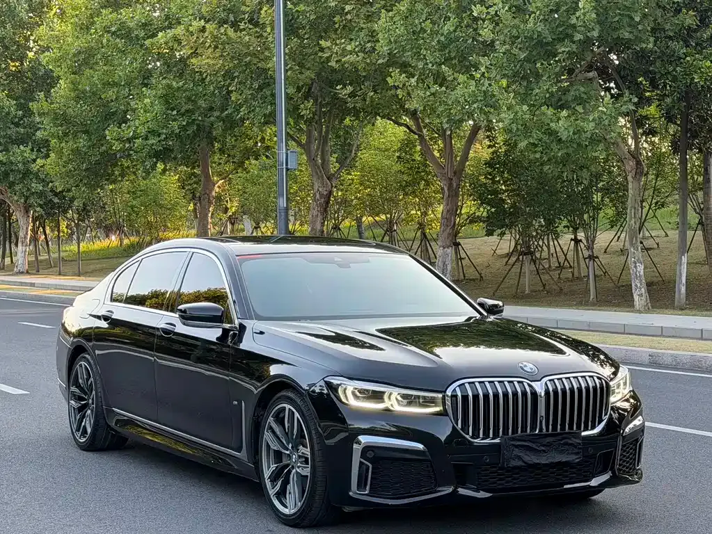 BMW 7 Series — фото 1