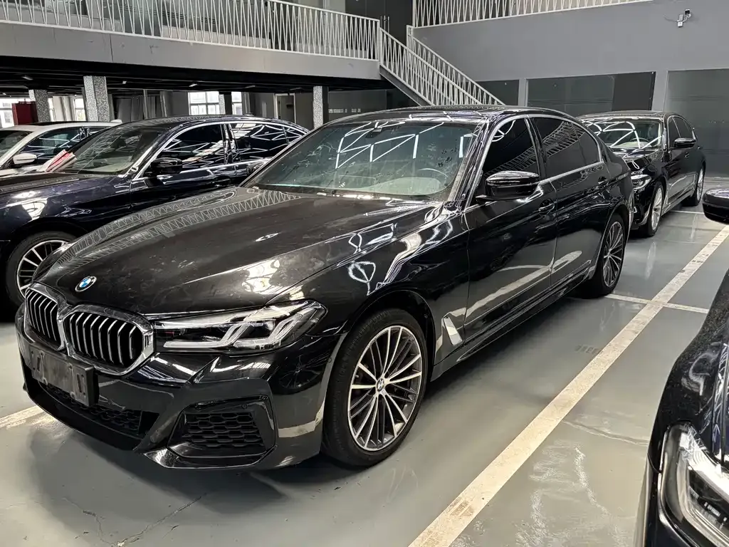BMW 5 Series — фото 1