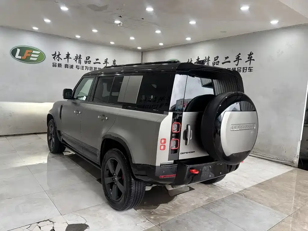 Land Rover Defender — фото 10