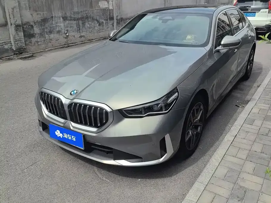 BMW 5 Series — фото 1