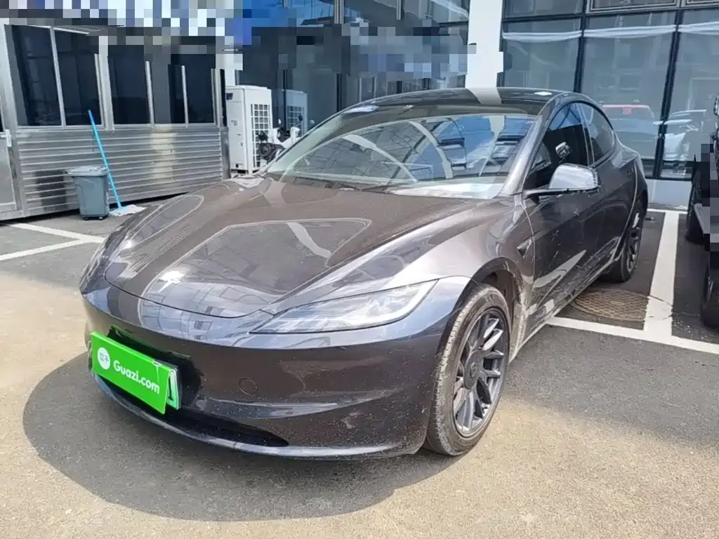 Tesla Model 3 — фото 1