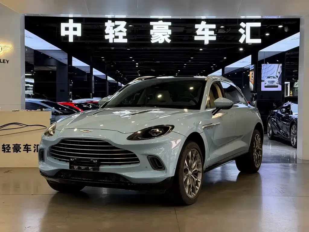 Aston Martin DBX — фото 1