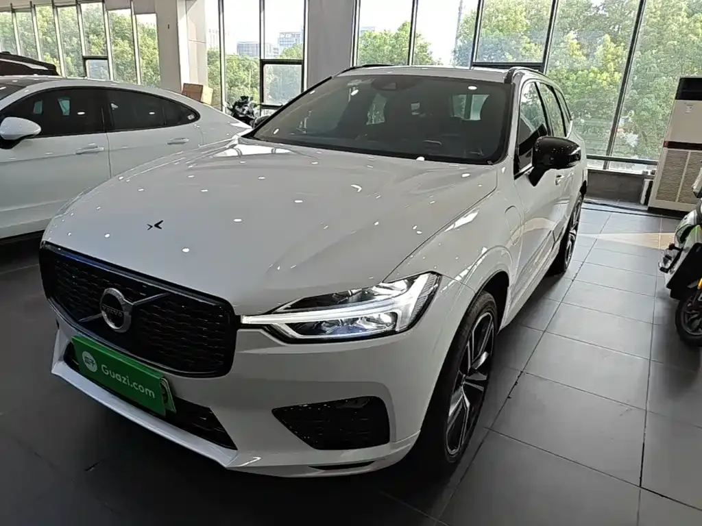 Volvo XC60 PHEV — фото 1