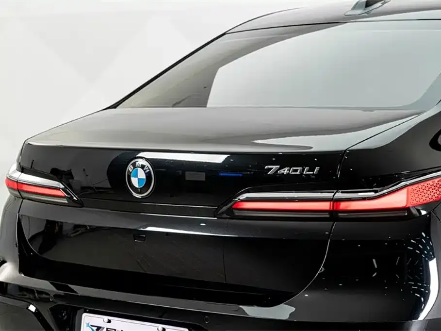 BMW 7 Series — фото 9