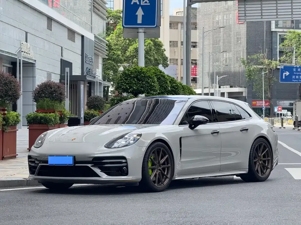 Porsche Panamera — фото 1