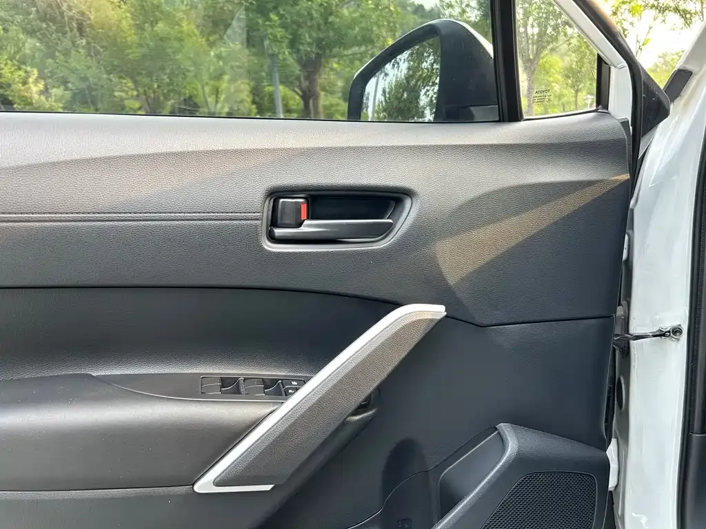 Toyota Corolla Cross — фото 2