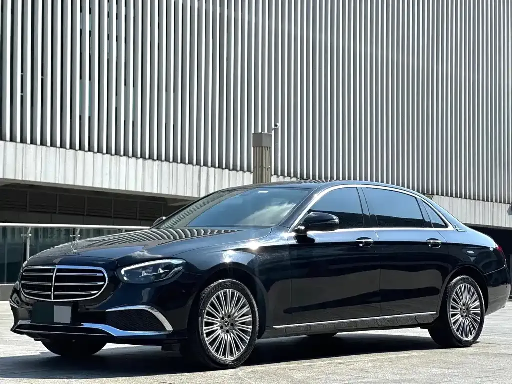 Mercedes-Benz E-Class — фото 1