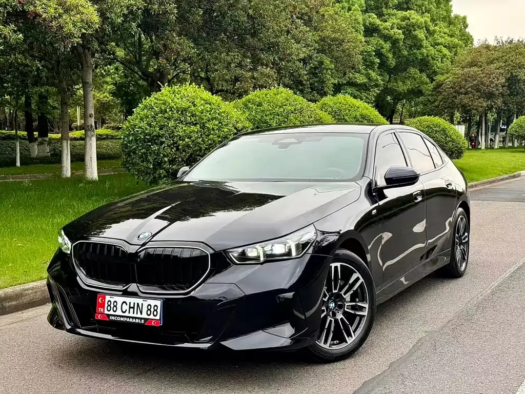 BMW 5 Series — фото 1